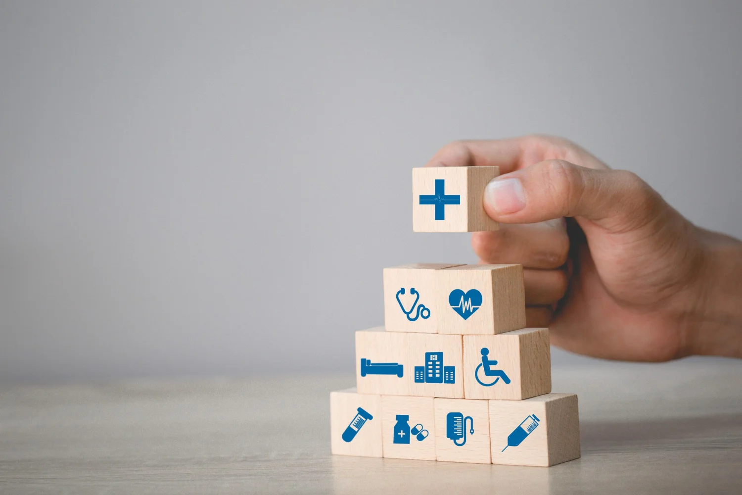 Imagen de dados mostrando iconos de salud